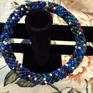 UNBRANDED AFRICAN BEADED PULL ON BRACELET BLUE W: MULTI COLOR